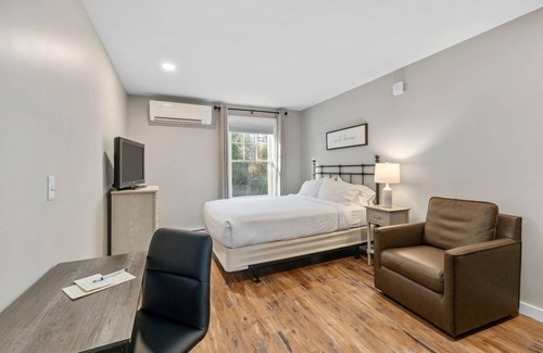 Camden Hotel | Inviting Country Inn at Camden Rockport with Spa & Pool