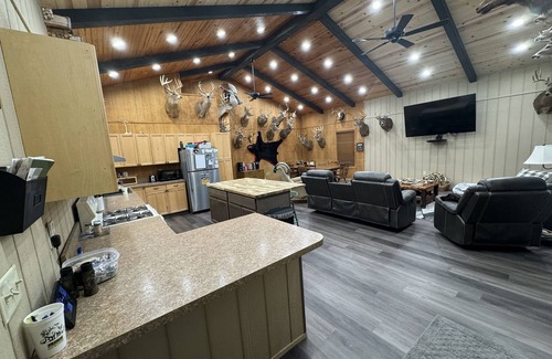 New Haven Cabin | Discover The Country Lodge: Family & Pet-Friendly Retreat