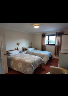 Pontyclun House | Relax at The Countryman Inn: 4-Star Family-Friendly Retreat