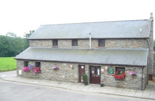 Pontyclun House | Relax at The Countryman Inn: 4-Star Family-Friendly Retreat