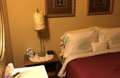 Fort Scott Hotel | Relaxing Getaway at The Courtland Hotel and Day Spa