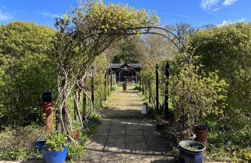 Dullingham Bed & Breakfast | Welcoming The Courtyard: Family-Friendly with Breakfast & More