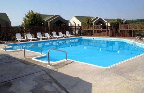 Indian Point Apartment | The Cove 5-5 By SDC, Big Deck, Pool, Hot Tub, Lake View