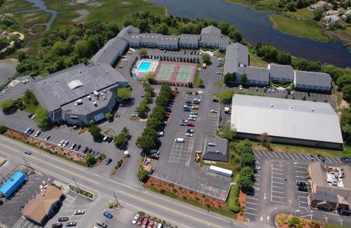West Yarmouth Resort | Relax at The Cove at Yarmouth: Family-Friendly Retreat