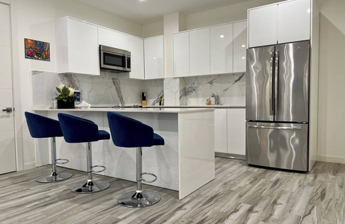 Palm Beach Resort | Top-Rated The Cove: Prime Location with Pool & Spa