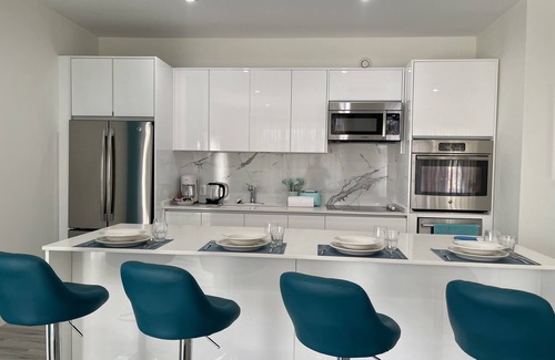 Palm Beach Resort | Top-Rated The Cove: Prime Location with Pool & Spa