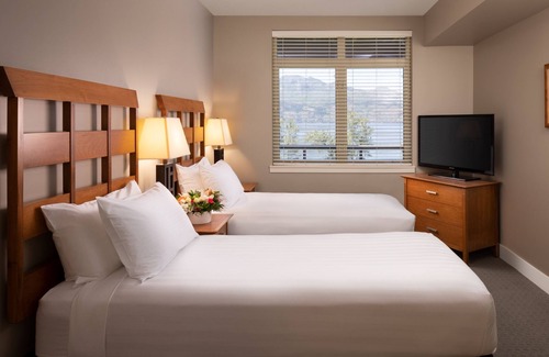 Westbank Resort | Discover The Cove Lakeside Resort: Exceptional 4-Star Escape