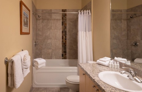 Westbank Resort | Discover The Cove Lakeside Resort: Exceptional 4-Star Escape