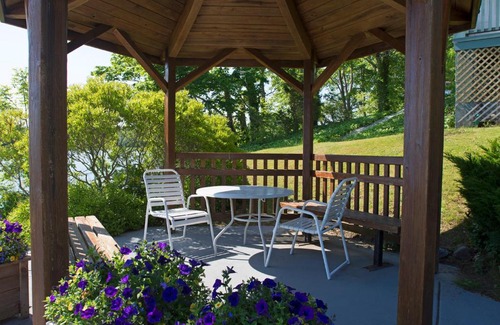 Orleans Hotel | Discover The Cove Motel: Family-Friendly Stay with Pool