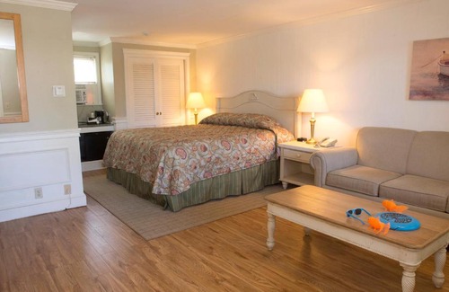 Orleans Hotel | Discover The Cove Motel: Family-Friendly Stay with Pool