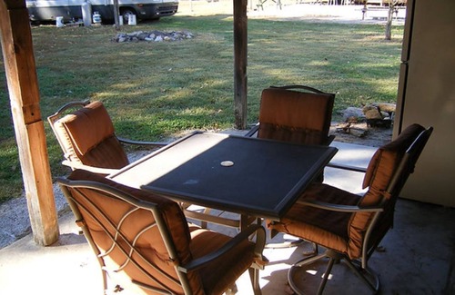 Taswell Cabin | Cozy Cove Bunkhouse: Pet-Friendly Near Patoka Lake