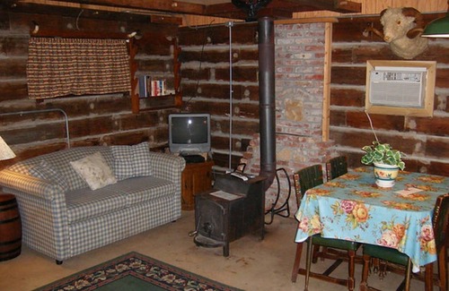 Taswell Cabin | Cozy Cove Bunkhouse: Pet-Friendly Near Patoka Lake