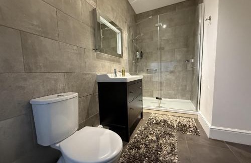 Glastonbury House | Unforgettable Stays at The Covenstead with Hot Tub & More