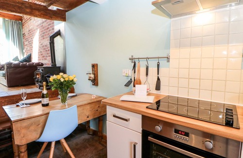 Kirkby Stephen Cottage | Discover The Cow Byre: Family-Friendly with Breakfast Included
