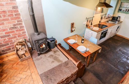 Kirkby Stephen Cottage | Discover The Cow Byre: Family-Friendly with Breakfast Included