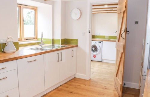 Munslow Cottage | Inviting Retreat at The Cow Byre, Heath Farm with Breakfast