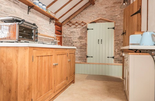 Westbrook Court Cottage | Cozy Cow Cott: Pet-Friendly Retreat with Garden in Hereford