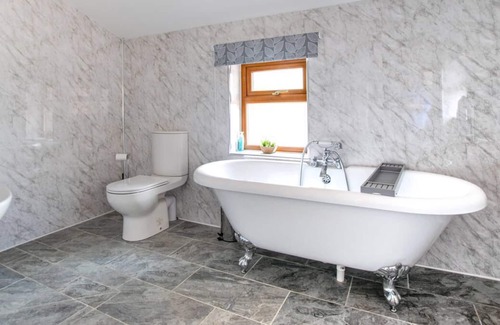 Llangadog House | The Cow Shed - Green Grove