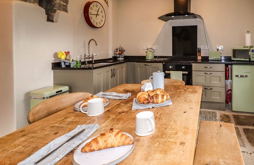 Holmfirth Cottage | Cozy The Cow Shed: Open Fire Retreat in Holme, Yorkshire