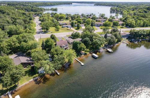 Alexandria House | Family-Friendly Cowdry Cottage: Pet-Friendly with Bikes & Canoes