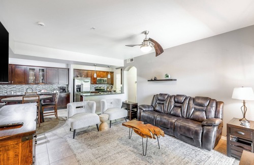 East Mesa Condo | The Coyote Den: King Suite, 2 sparkling pools, ground floor