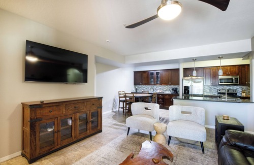 East Mesa Condo | The Coyote Den: King Suite, 2 sparkling pools, ground floor