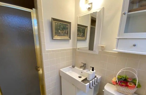 Thornhill House | Enjoy a Child-Friendly Stay at The Cozy Apartment Home