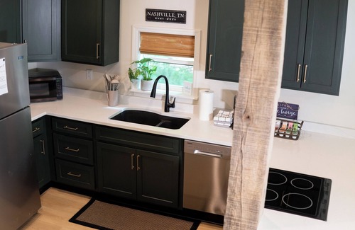 Mount Juliet Cabin | Cozy Cabin Retreat with Lake Views & Pet-Friendly Amenities