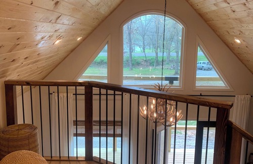 Mount Juliet Cabin | Cozy Cabin Retreat with Lake Views & Pet-Friendly Amenities