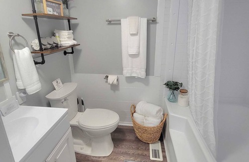 Ruffin House | Cozy Casa: Pet-Friendly Retreat with Pool & Ocean View