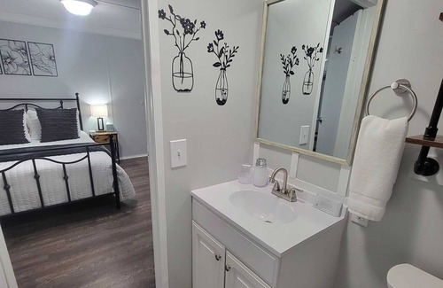 Ruffin House | Cozy Casa: Pet-Friendly Retreat with Pool & Ocean View