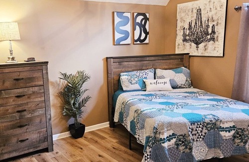 Belle Mina House | Experience The Cozy Chalet: Pet Friendly & Family Escape!