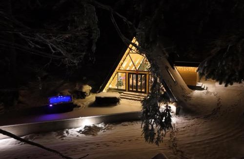 Canton 10 Ski Chalet | Highly Rated The Cozy Chalet with Hot Tub & Breakfast