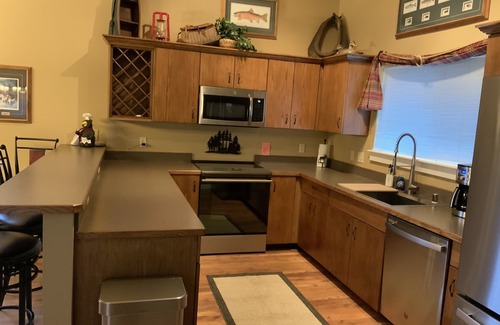 Big Sky Ski Chalet | Warm and Inviting The Cozy Chalet in Gallatin Range