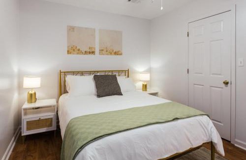 Athens House | Affordable Stay at The Cozy Corner Near Downtown