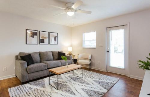 Athens House | Affordable Stay at The Cozy Corner Near Downtown