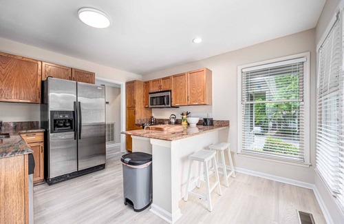 Chapel Hill House | Charming Getaway: The Cozy Cottage Near UNC with Breakfast