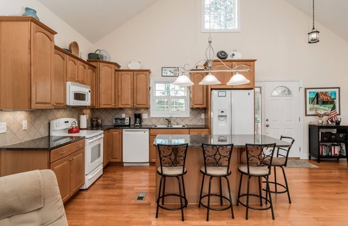 Bowling Green House | Experience The Cozy Cove - Lake House Retreat on Wylie