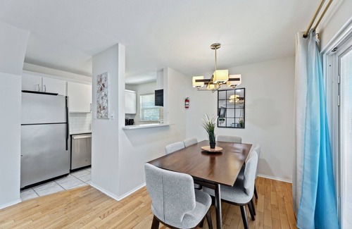 Cityplace Condo | The Cozy Cove - Rare 2BD-1.5BA Luxury Condo, 92 Walking Score, Parking, Sleeps 8