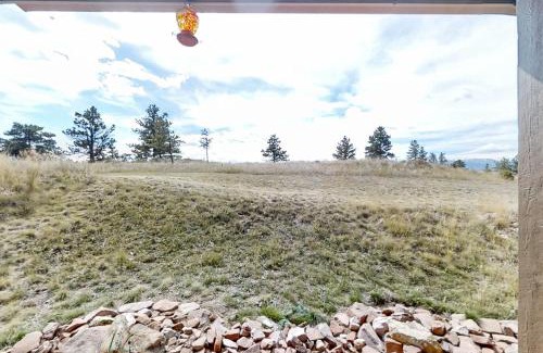 Glacier View Meadows House | Inviting Stay at The Cozy Fox Cabin - Family & Pet Friendly