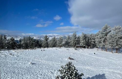 Glacier View Meadows House | Inviting Stay at The Cozy Fox Cabin - Family & Pet Friendly