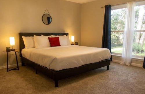 Huntsville House | Cozy Getaway with Grill & Roku for Ultimate Comfort