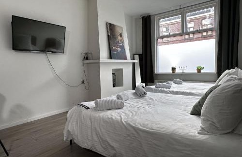 Delft Apartment | Family XL House: A Hidden Gem by TU Delft Campus