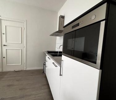 Delft Apartment | Family XL House: A Hidden Gem by TU Delft Campus