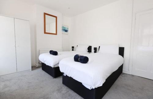 Plasnewydd House | The Cozy Home Free Parking Minutes from Centre