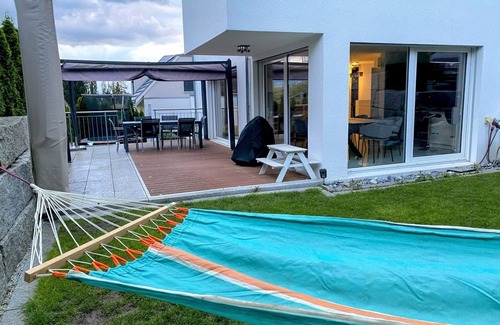 Dietikon District House | The cozy house - 15 min to Zurich main station; Free parking; Fitness; Kitchen