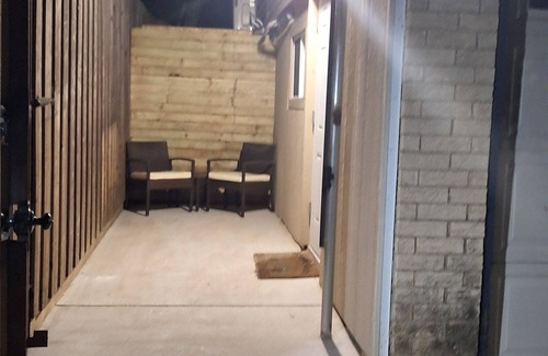 Duncanville Apartment | The Cozy Hut with AC and WiFi in fabulous Duncanville