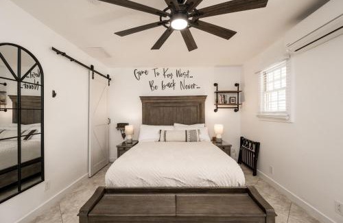 Old Town Apartment | Explore The Cozy Little Cottage: Perfect for Families & Pets