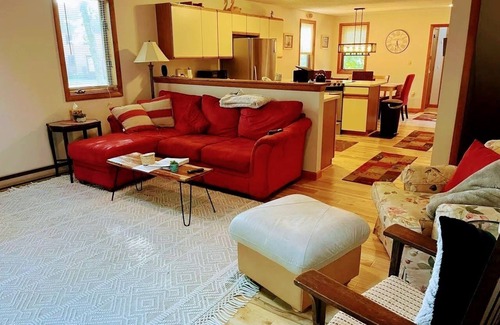 Campton House | The Cozy Mountain Retreat!nWith Access to Pool, Hot Tub, Gym & Skiing
