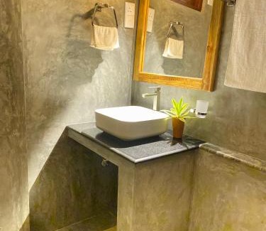 Hikkaduwa Villa | Guest Rated: The Cozy Nest with Breakfast & Kitchen Access